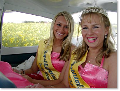 Foto: Rapsknigin + Prinzessin 2005 in der Cessna 172